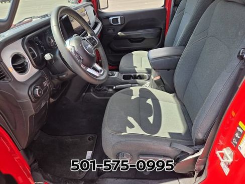 Used 2025 Jeep Wrangler Unlimited Sahara AWD/4WD image 12