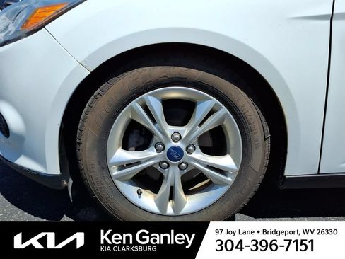 Used 2014 Ford Focus SE w/ SE Winter Package FWD image 9