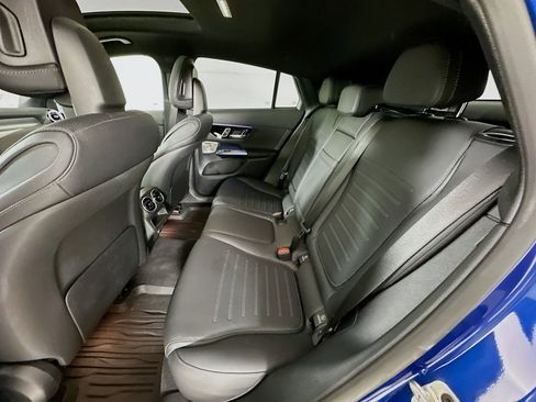Used 2025 Mercedes-Benz GLC 300 4MATIC image 26