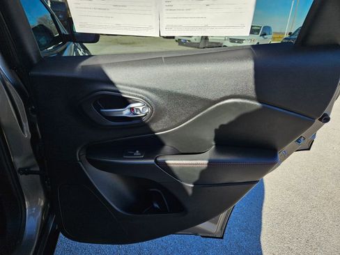 Used 2020 Jeep Cherokee Trailhawk w/ Cold Weather Group image 30