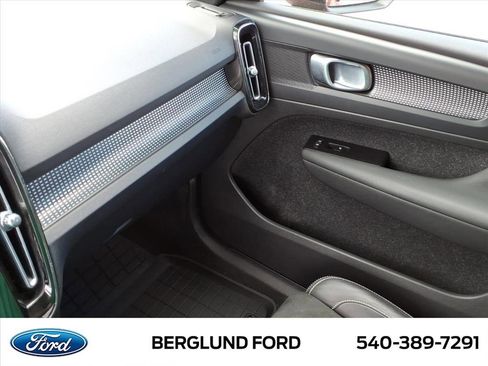 Used 2021 Volvo XC40 T5 R-Design w/ Climate Package AWD/4WD image 31