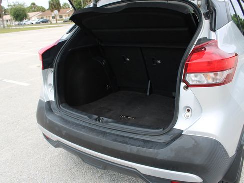 Used 2019 Nissan Kicks SR FWD image 25