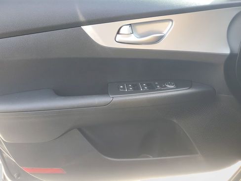 Used 2023 Kia Forte LXS w/ LXS Technology Package FWD image 18