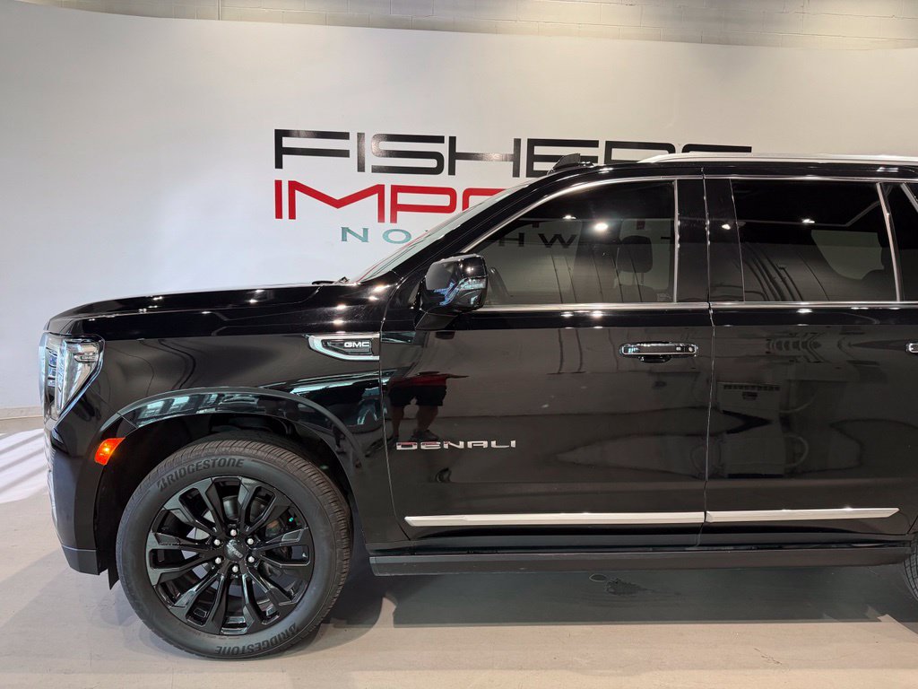 Used 2021 GMC Yukon Denali w/ Denali Premium Package AWD/4WD image 3