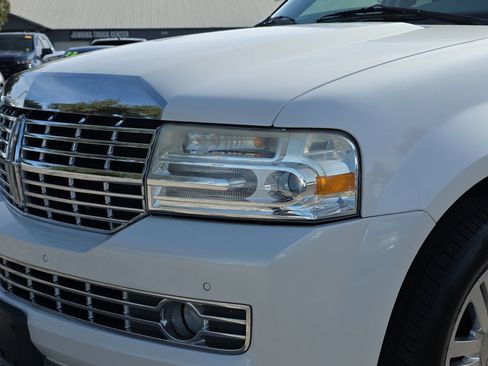 Used 2014 Lincoln Navigator Base image 6