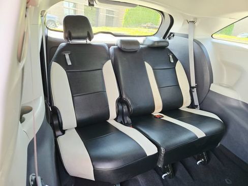 Used 2021 Toyota Sienna LE FWD image 18
