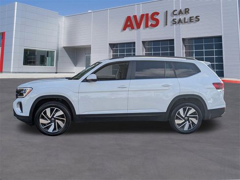 Used 2025 Volkswagen Atlas SE image 11