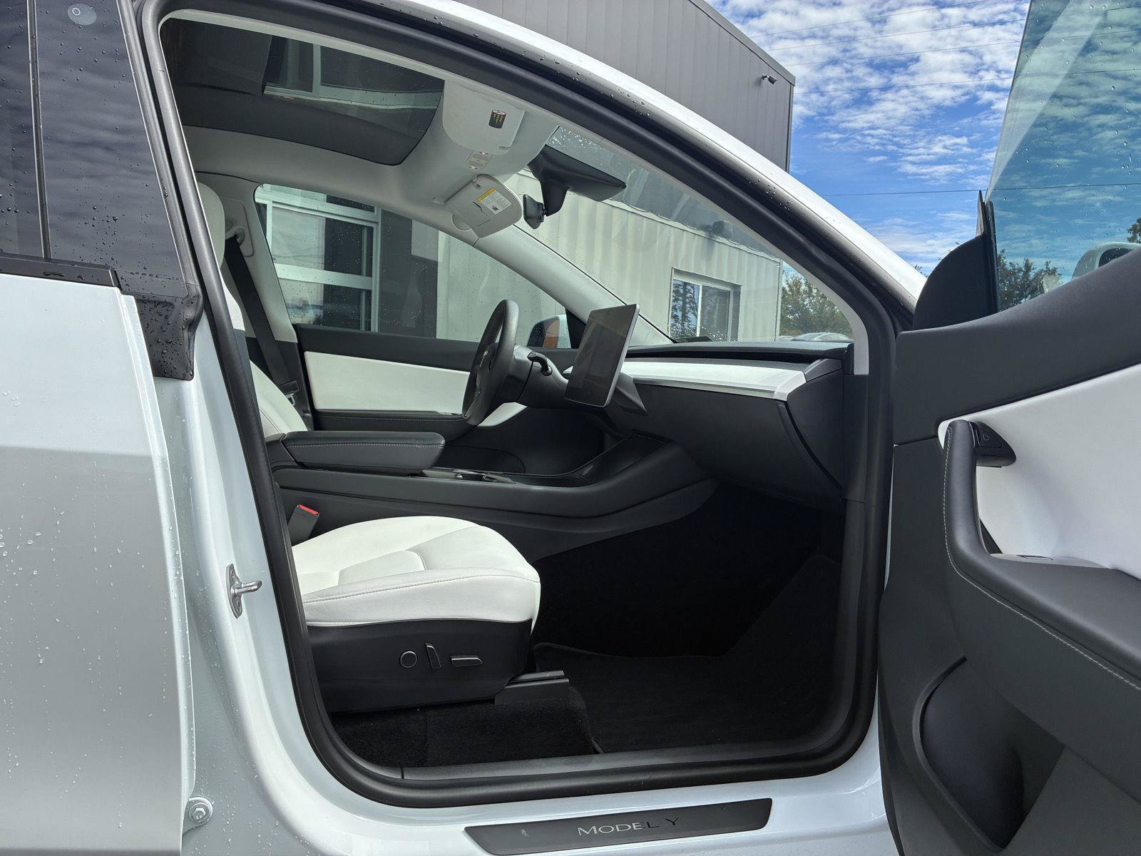 Used 2021 Tesla Model Y Long Range AWD/4WD image 9