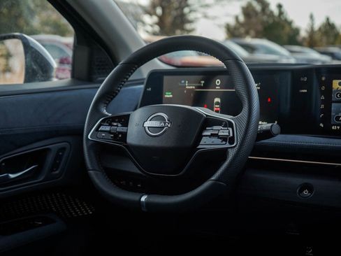 New 2025 Nissan Ariya Platinum image 16