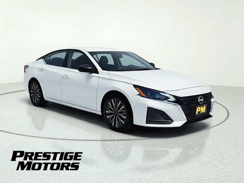 Used 2025 Nissan Altima 2.5 SV FWD image 1
