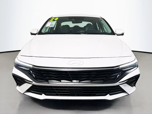 Used 2024 Hyundai Elantra Limited image 11