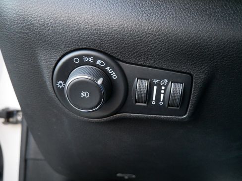 Used 2024 Jeep Compass Latitude image 26