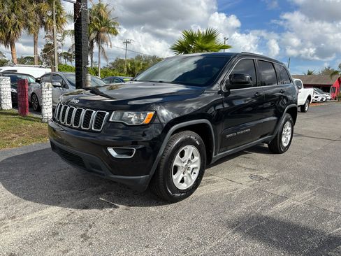 Used 2017 Jeep Grand Cherokee Laredo image 1
