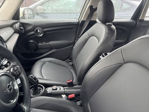 Used 2020 MINI Cooper 4-Door Hardtop image 6