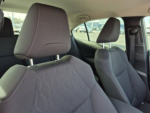 Used 2022 Toyota Corolla LE image 12
