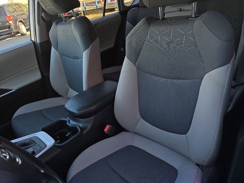 Used 2022 Toyota RAV4 XLE image 22