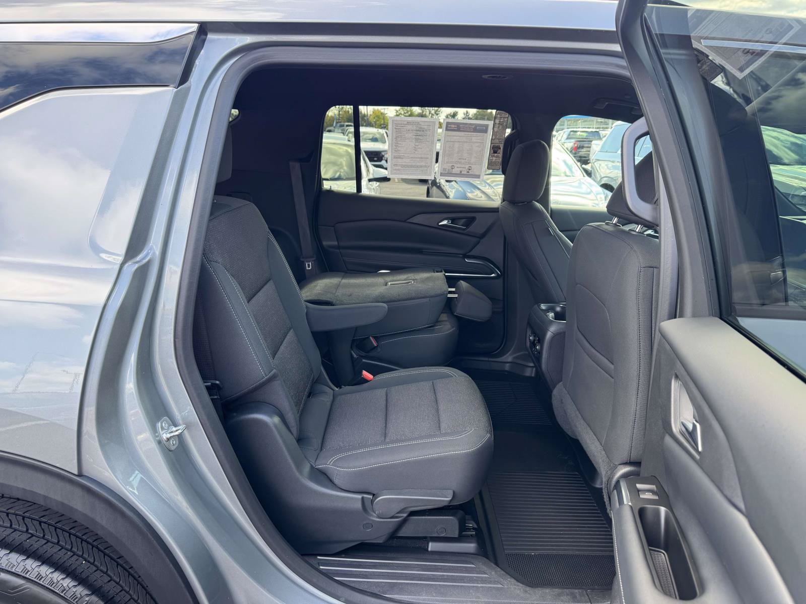 Used 2025 Chevrolet Traverse LT w/ Driver Confidence Package FWD image 16