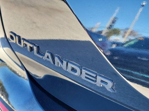 Used 2023 Mitsubishi Outlander SE image 9