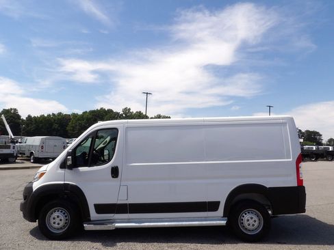 Used 2025 RAM ProMaster 2500 w/ U-Haul Equipment Group FWD image 58