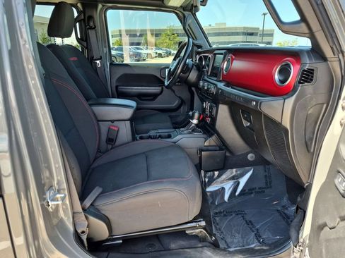 Used 2023 Jeep Wrangler Unlimited Rubicon w/ Cold Weather Group AWD/4WD image 21