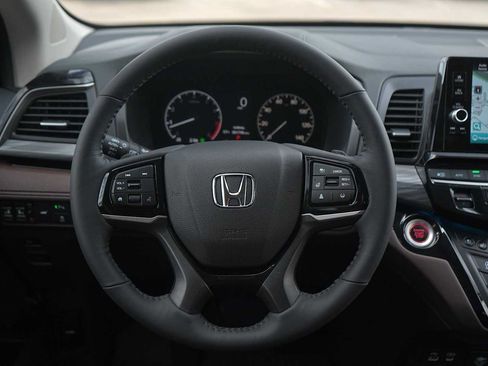 Used 2026 Honda Odyssey Elite image 16