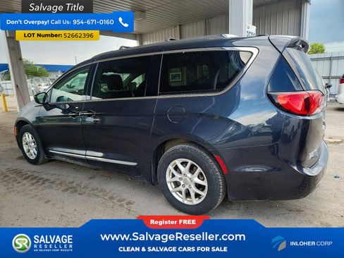 Used 2020 Chrysler Pacifica Touring-L FWD image 3