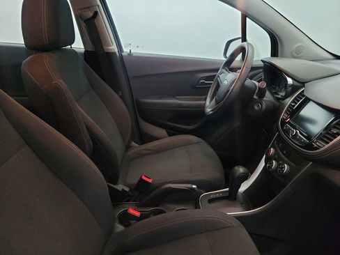 Used 2017 Chevrolet Trax LS AWD/4WD image 21