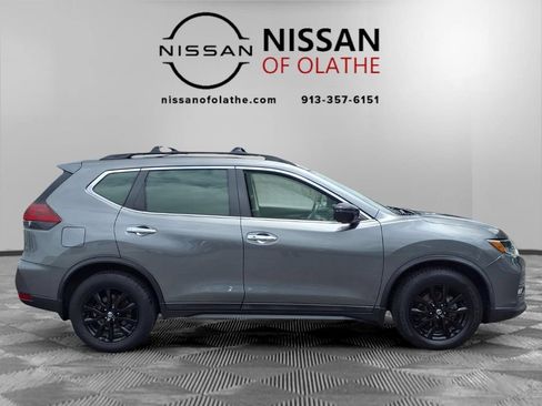 Used 2018 Nissan Rogue SV w/ Premium Package FWD image 31