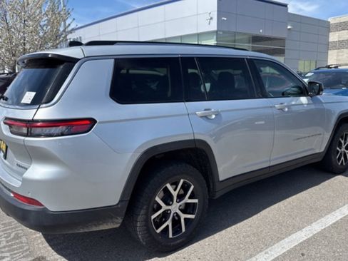 Used 2023 Jeep Grand Cherokee L Limited image 23