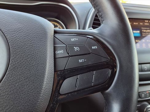 Used 2020 Jeep Cherokee Latitude Plus image 16