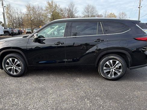 Used 2022 Toyota Highlander XLE FWD image 8