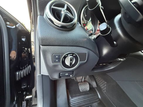 Used 2019 Mercedes-Benz GLA 250 4MATIC image 28