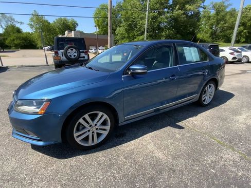 Used 2017 Volkswagen Jetta SEL Premium FWD image 4