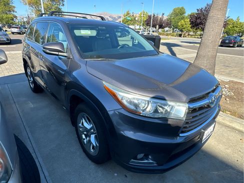 Used 2016 Toyota Highlander Limited AWD/4WD image 5