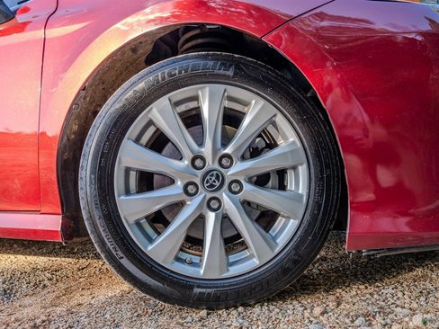 Used 2018 Toyota Camry XLE w/ Audio Package FWD image 13