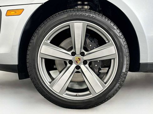 Certified 2025 Porsche Macan image 31