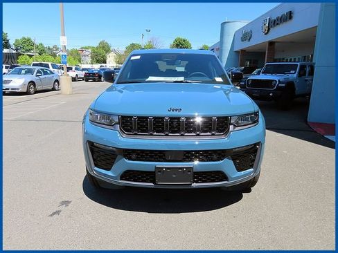 New 2026 Jeep Grand Cherokee Limited AWD/4WD image 3