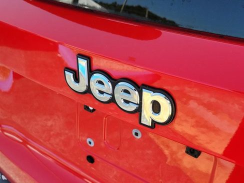 Used 2017 Jeep Renegade Latitude FWD image 6