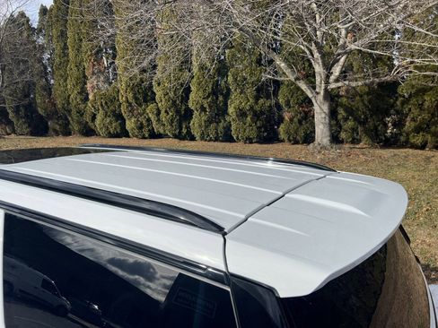 Used 2023 Chevrolet Suburban Z71 w/ Luxury Package image 90