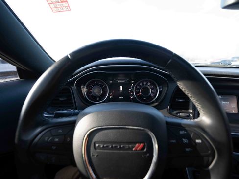 Used 2015 Dodge Challenger SXT image 14