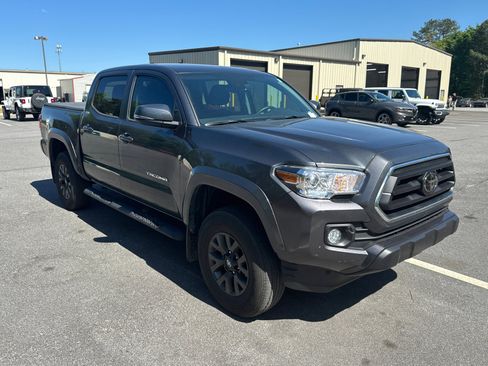 Used 2023 Toyota Tacoma SR5 w/ Technology Package image 3
