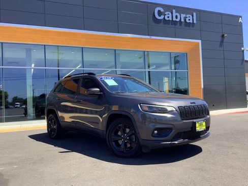 Used 2020 Jeep Cherokee Latitude Plus FWD image 2