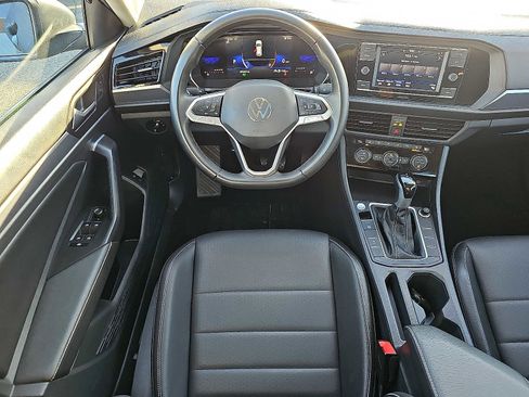 Used 2024 Volkswagen Jetta SE image 11