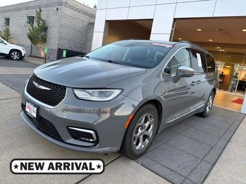 Used 2022 Chrysler Pacifica Limited FWD image 1