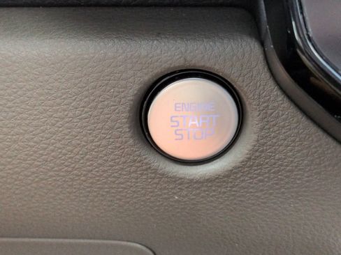 Used 2025 Kia Carnival FWD image 33