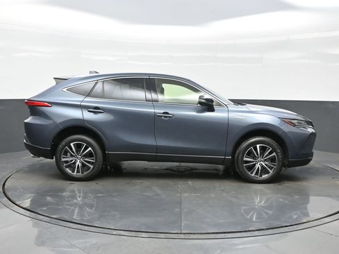 Used 2021 Toyota Venza LE image 7