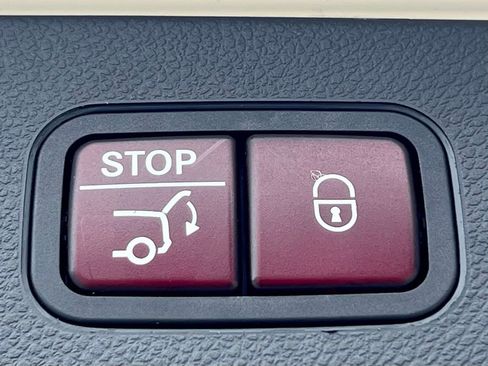 Certified 2022 Mercedes-Benz GLC 300 4MATIC image 30