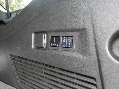 Used 2024 GMC Yukon XL Denali AWD/4WD image 32