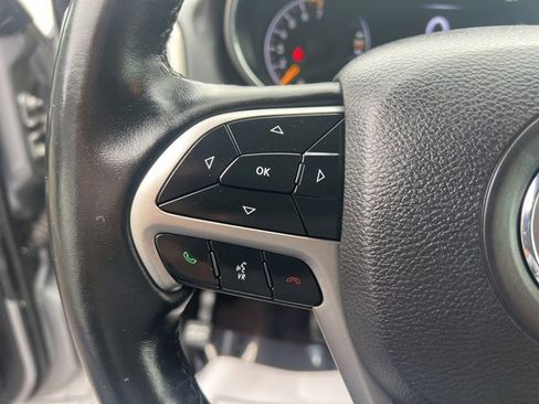 Used 2019 Jeep Grand Cherokee Altitude image 26