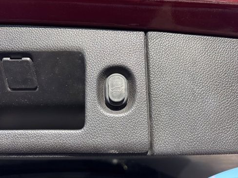 Used 2018 GMC Yukon Denali w/ Denali Ultimate Package image 8